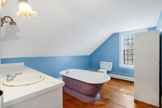 2 Country Club Dr, Halifax, MA 02338