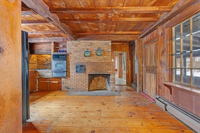 2 Country Club Dr, Halifax, MA 02338