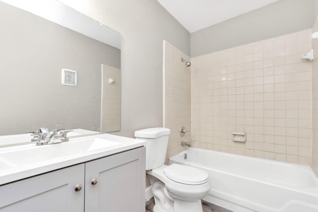 9700 Leawood Boulevard 1806, Houston, TX 77099