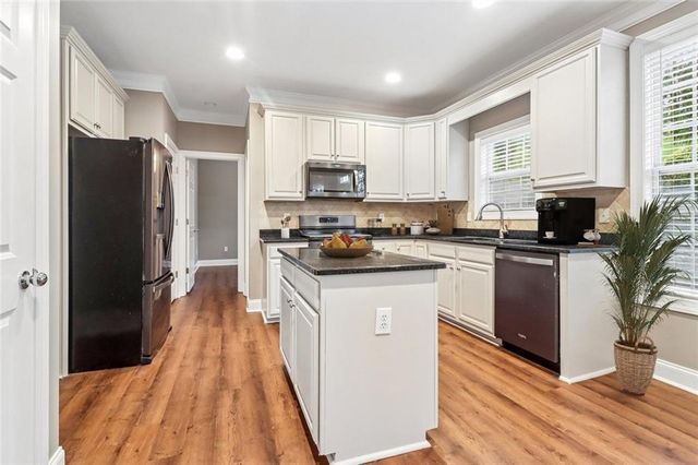 5751 Vinings Place Court SE, Mableton, GA 30126