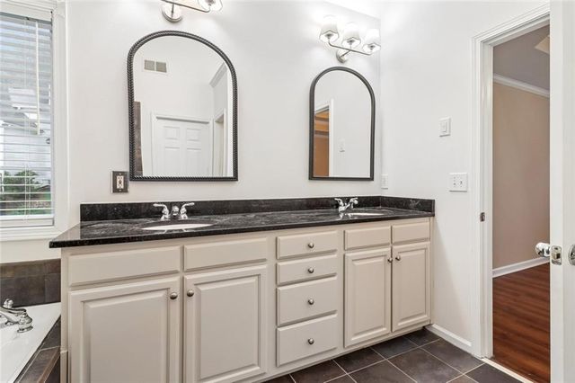 5751 Vinings Place Court SE, Mableton, GA 30126