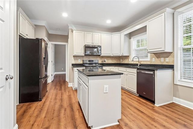 5751 Vinings Place Court SE, Mableton, GA 30126
