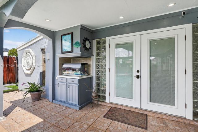 7120 Wilson St, Hollywood, FL 33024