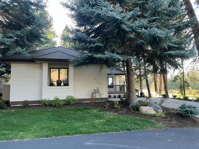 60785 Willow Creek Loop, Bend, OR 97702