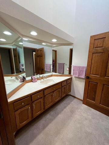 60785 Willow Creek Loop, Bend, OR 97702