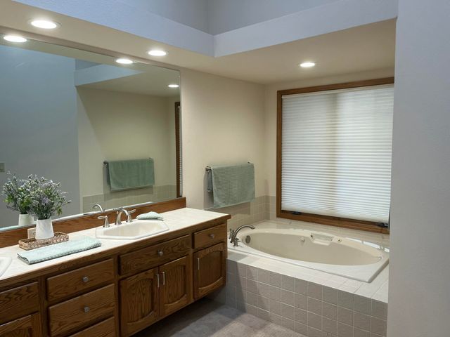 60785 Willow Creek Loop, Bend, OR 97702