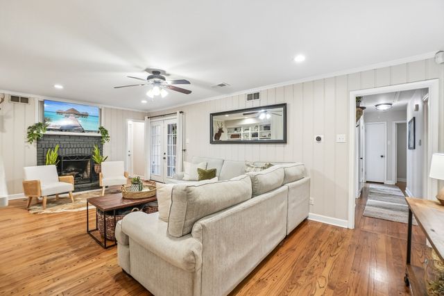 3549 Vinecrest Drive, Dallas, TX 75229