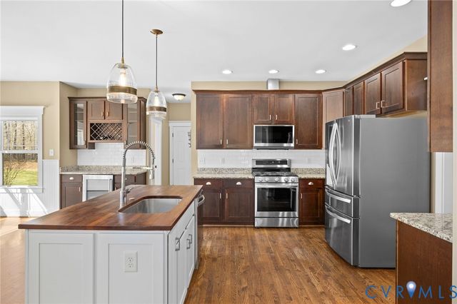 9393 Wild Honeysuckle Ln, Ashland, VA 23005