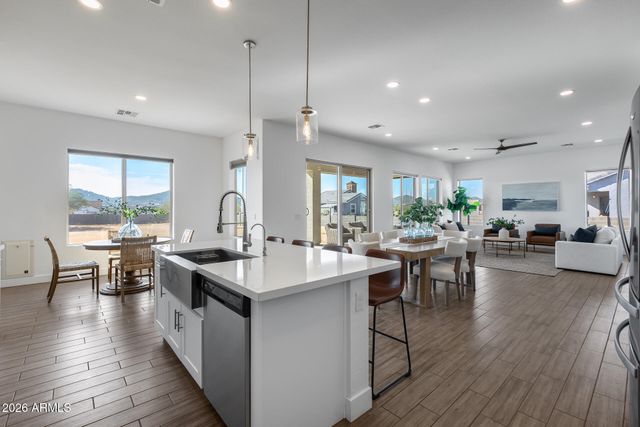 825 E PERDIDO Way, Phoenix, AZ 85086