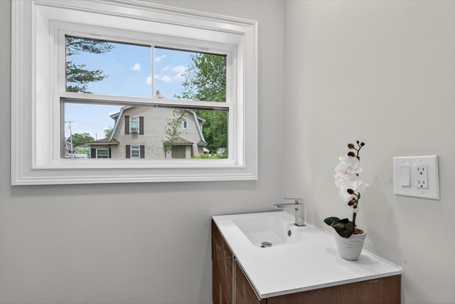 11 Mason Ave, Billerica, MA 01862