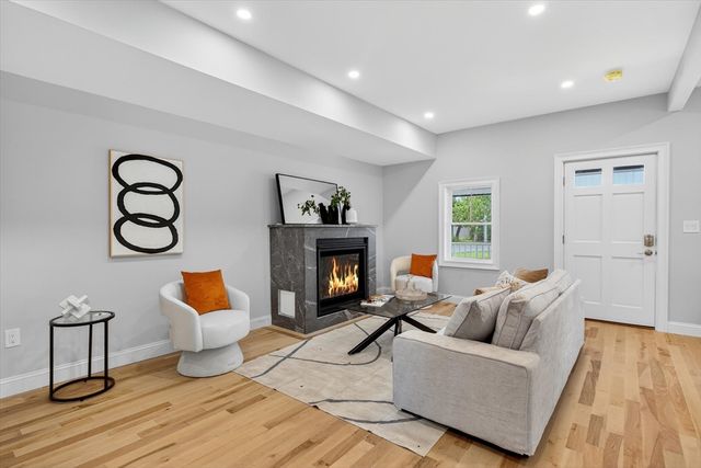 11 Mason Ave, Billerica, MA 01862