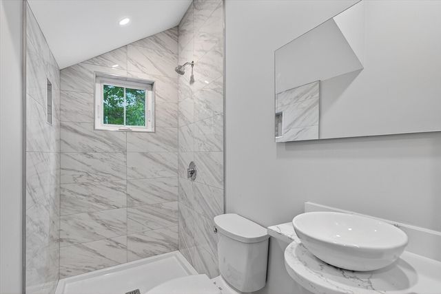 11 Mason Ave, Billerica, MA 01862