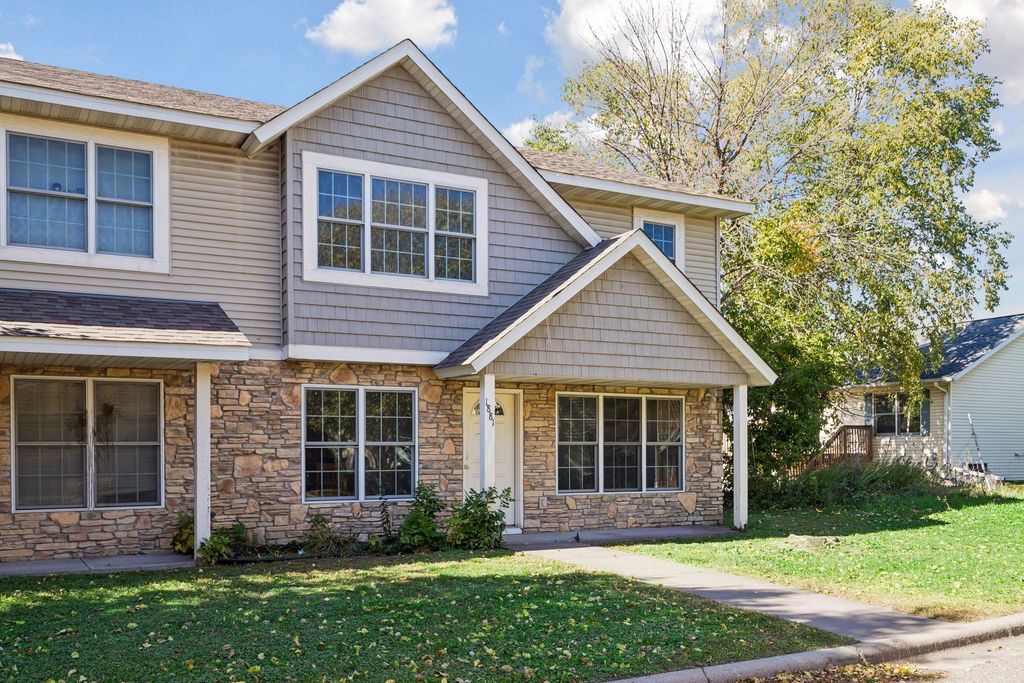1881 Garden Way, Saint Paul, MN 55119 — photo 2