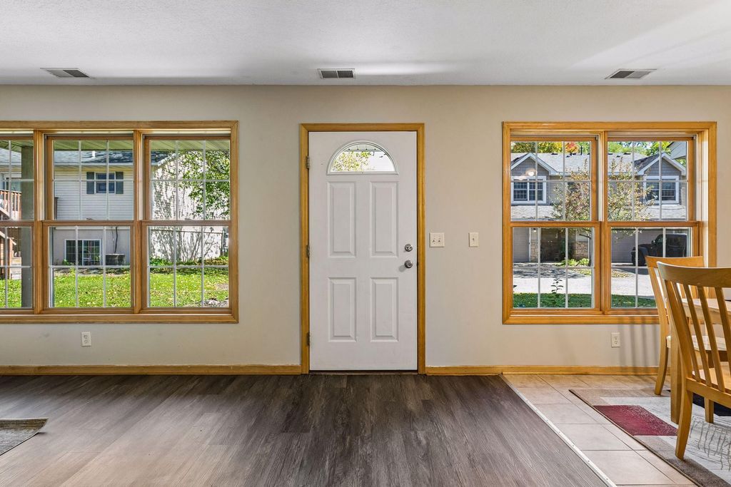 1881 Garden Way, Saint Paul, MN 55119 — photo 5