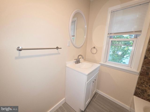 318 N WIOTA ST, Philadelphia, PA 19104