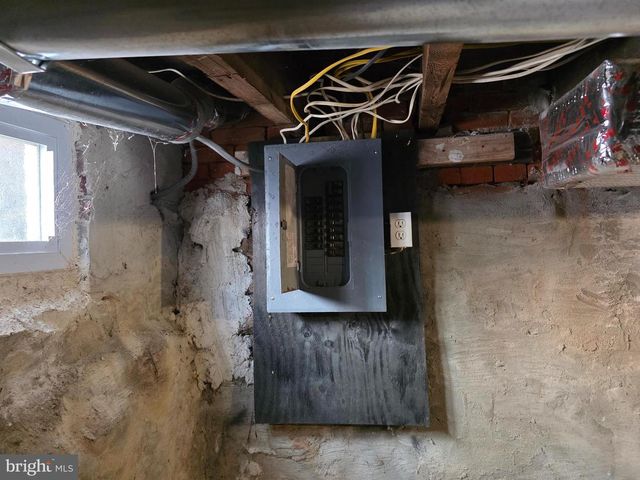 318 N WIOTA ST, Philadelphia, PA 19104