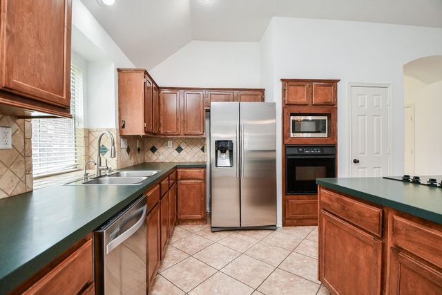 535 Avery Drive, Sugar Land, TX 77479