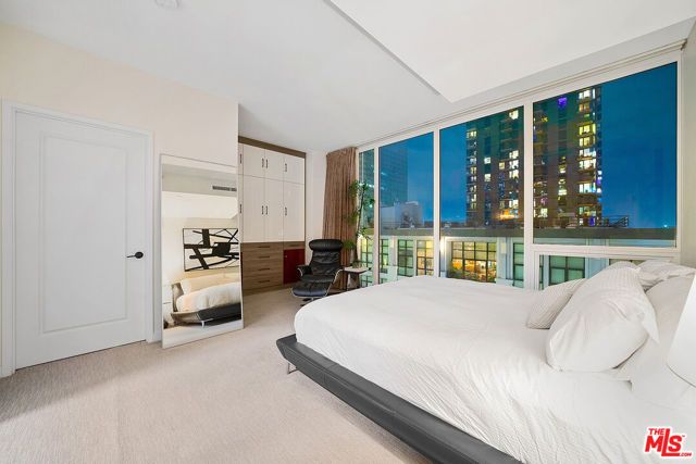 1050 S GRAND Avenue 901, Los Angeles, CA 90015