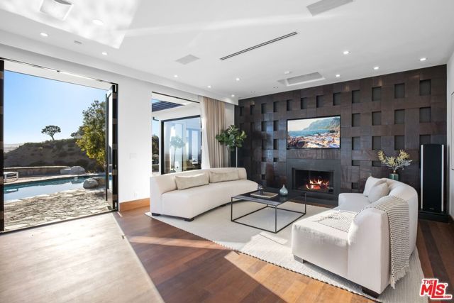 9302 Nightingale Drive, Los Angeles, CA 90069