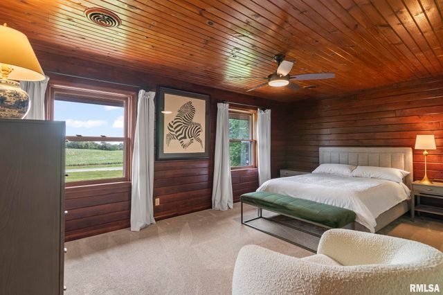 1850 E BARBER Road, Sherman, IL 62684