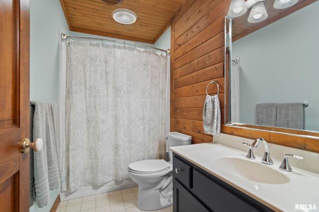 1850 E BARBER Road, Sherman, IL 62684