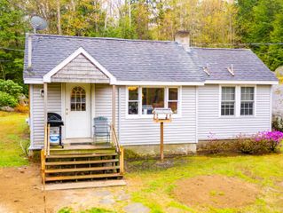 96 Waukewan Road, New Hampton, NH 03256