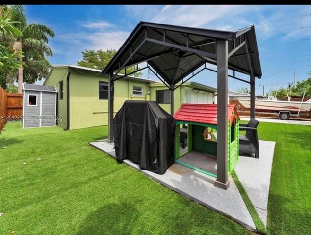 2730 NE 16th Avenue, Pompano Beach, FL 33064