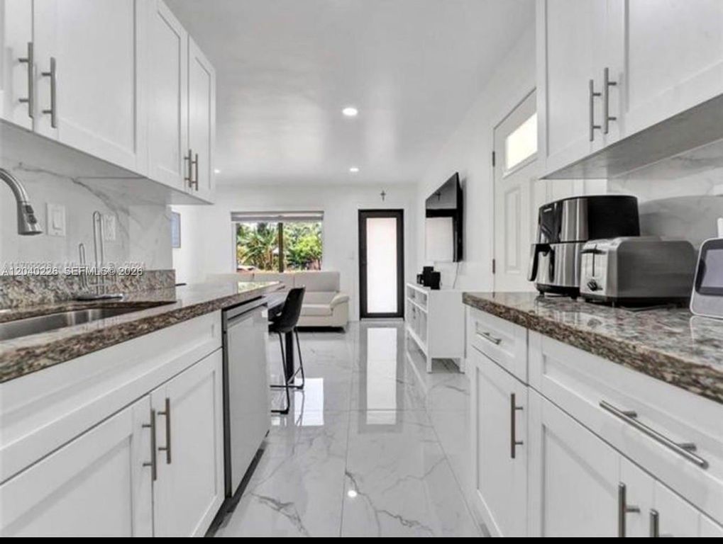 2730 NE 16th Avenue, Pompano Beach, FL 33064