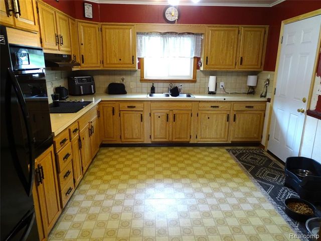 4694 King Road, Saginaw, MI 48601