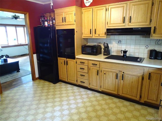 4694 King Road, Saginaw, MI 48601