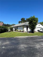 6201 Portsmouth Ln, Davie, FL 33331