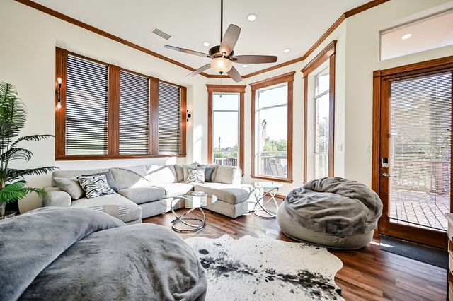 811 Mallard Pointe Drive, Grand Prairie, TX 75104