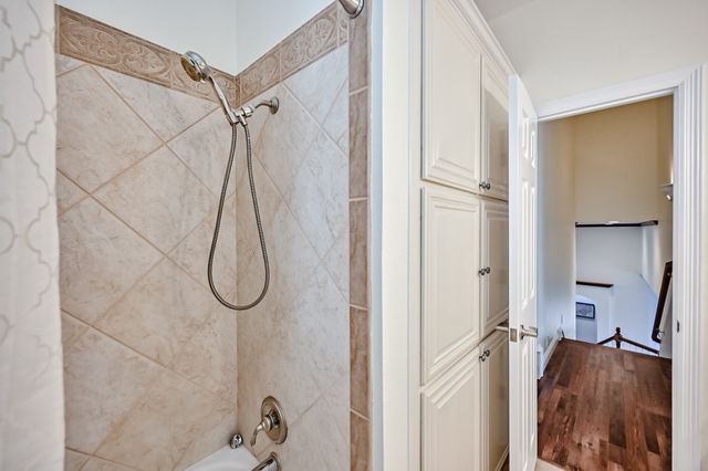 811 Mallard Pointe Drive, Grand Prairie, TX 75104