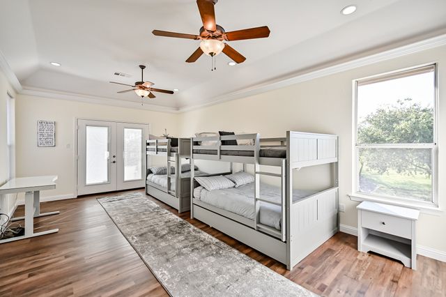 811 Mallard Pointe Drive, Grand Prairie, TX 75104