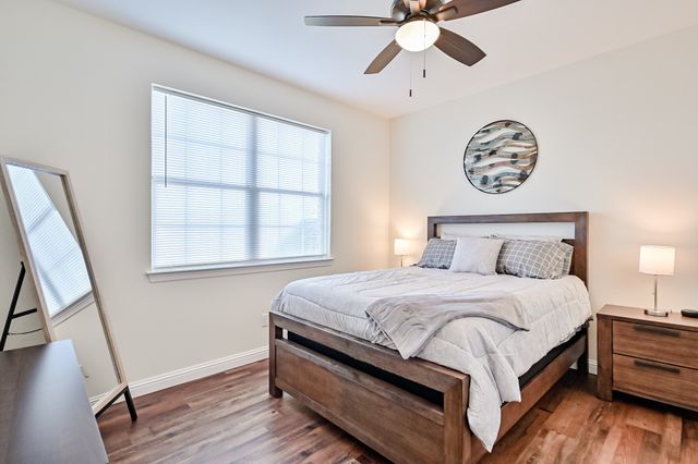 811 Mallard Pointe Drive, Grand Prairie, TX 75104