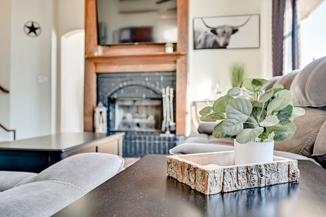 811 Mallard Pointe Drive, Grand Prairie, TX 75104