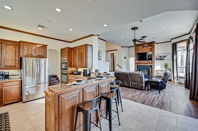 811 Mallard Pointe Drive, Grand Prairie, TX 75104