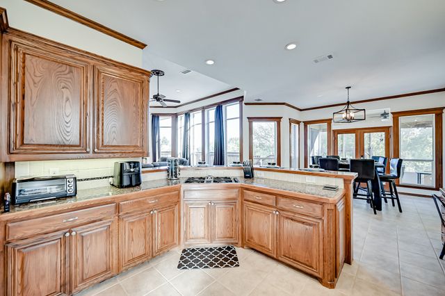 811 Mallard Pointe Drive, Grand Prairie, TX 75104