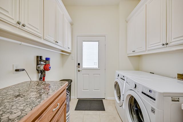 811 Mallard Pointe Drive, Grand Prairie, TX 75104