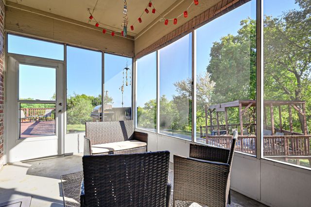 811 Mallard Pointe Drive, Grand Prairie, TX 75104