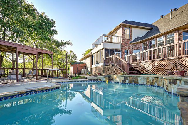 811 Mallard Pointe Drive, Grand Prairie, TX 75104