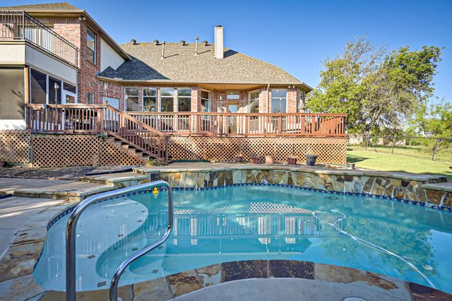 811 Mallard Pointe Drive, Grand Prairie, TX 75104