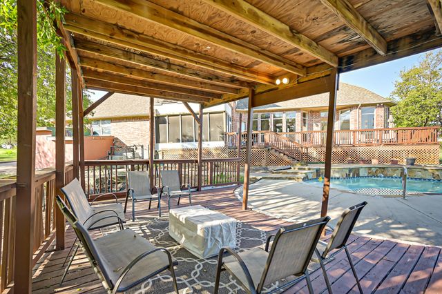 811 Mallard Pointe Drive, Grand Prairie, TX 75104