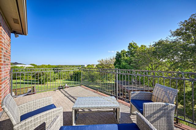 811 Mallard Pointe Drive, Grand Prairie, TX 75104