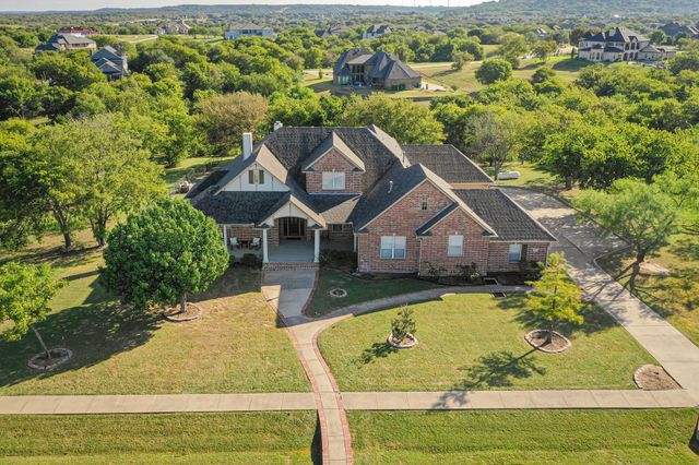 811 Mallard Pointe Drive, Grand Prairie, TX 75104