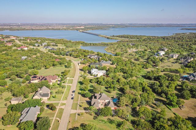 811 Mallard Pointe Drive, Grand Prairie, TX 75104