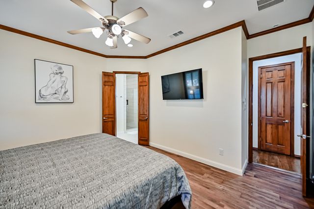 811 Mallard Pointe Drive, Grand Prairie, TX 75104