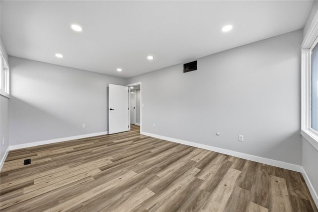 4245 1st Avenue SE B, Cedar Rapids, IA 52402