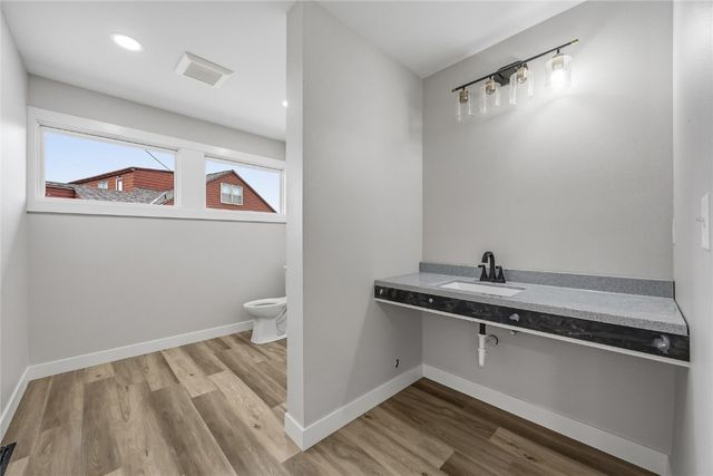 4245 1st Avenue SE B, Cedar Rapids, IA 52402