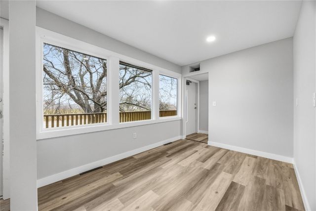 4245 1st Avenue SE B, Cedar Rapids, IA 52402